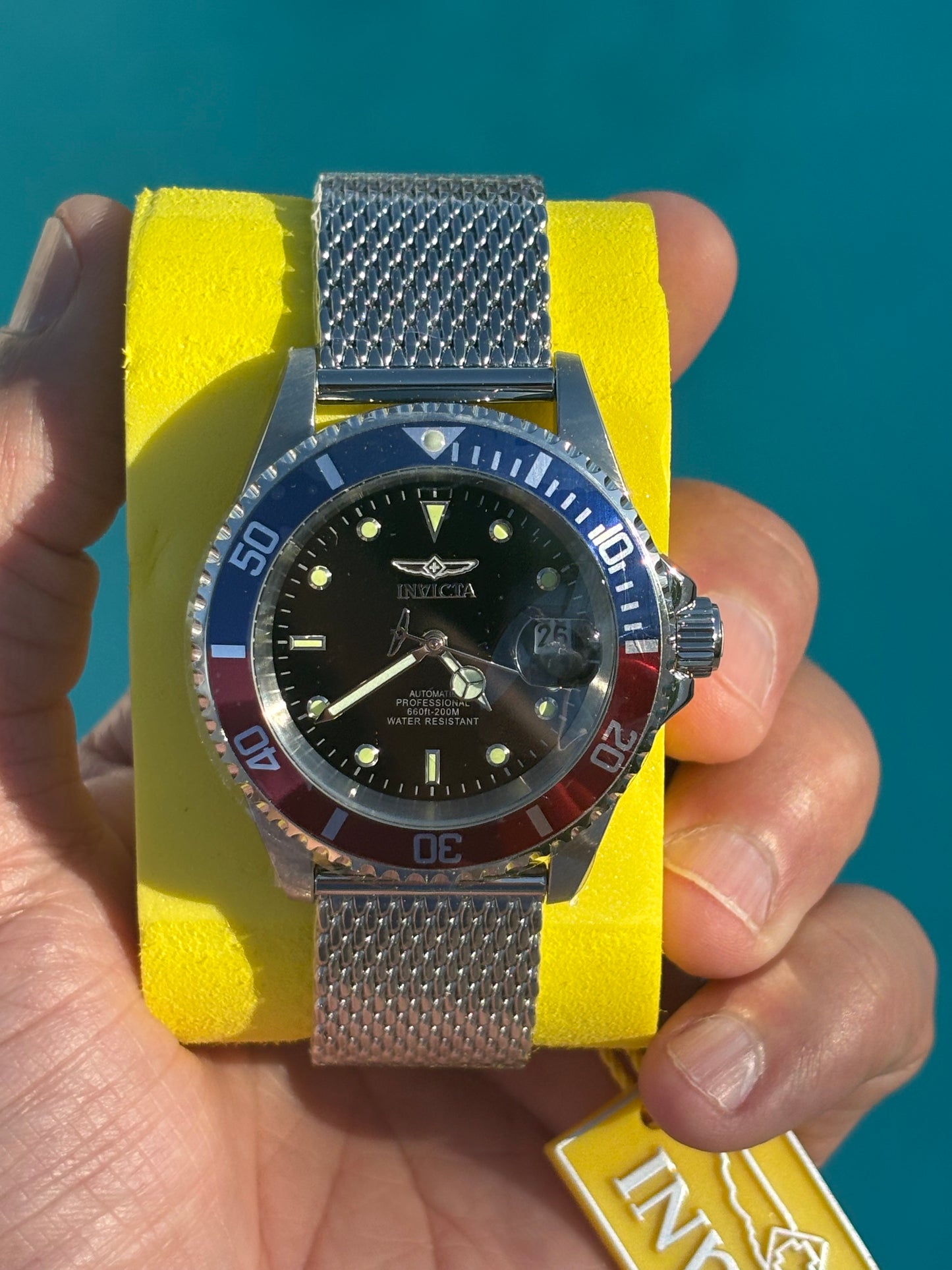 Invicta Pro Diver 47721 Automatic Pepsi Bezel Mesh Bracelet – Men’s 200m Dive Watch