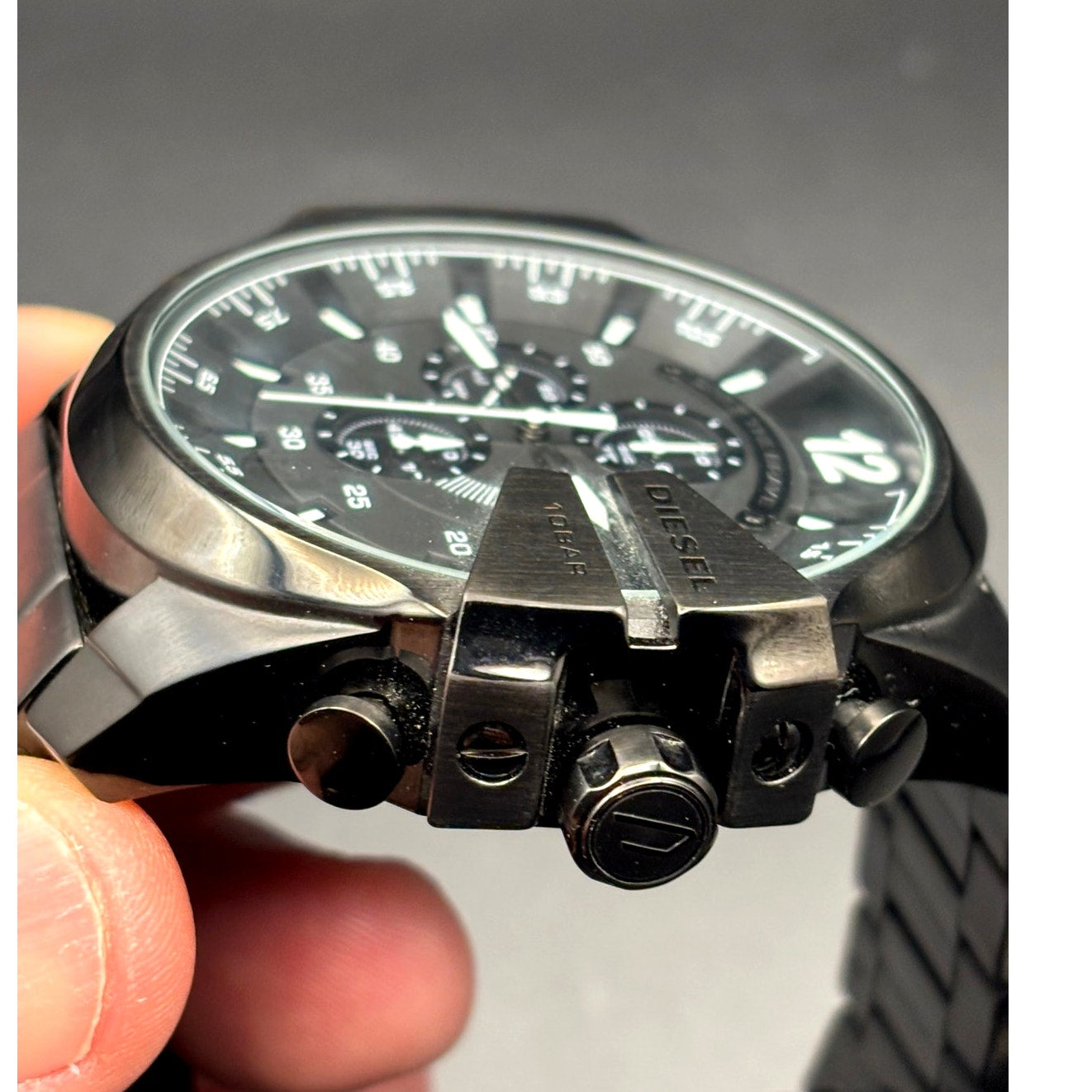 Diesel DZ4283 Mega Chief Men’s Black Stainless Steel Chronograph Watch NIBWT