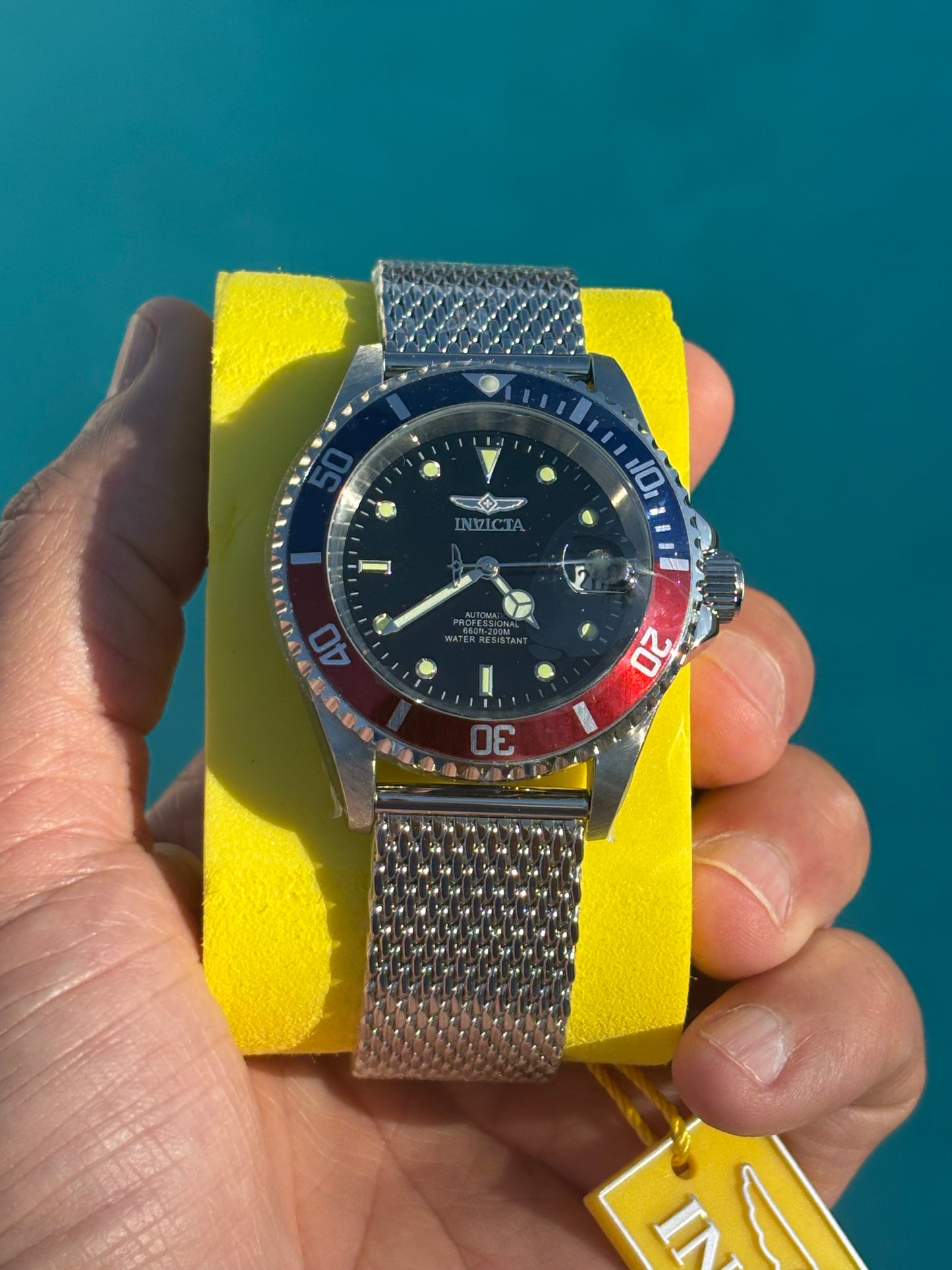 Invicta Pro Diver 47721 Automatic Pepsi Bezel Mesh Bracelet – Men’s 200m Dive Watch