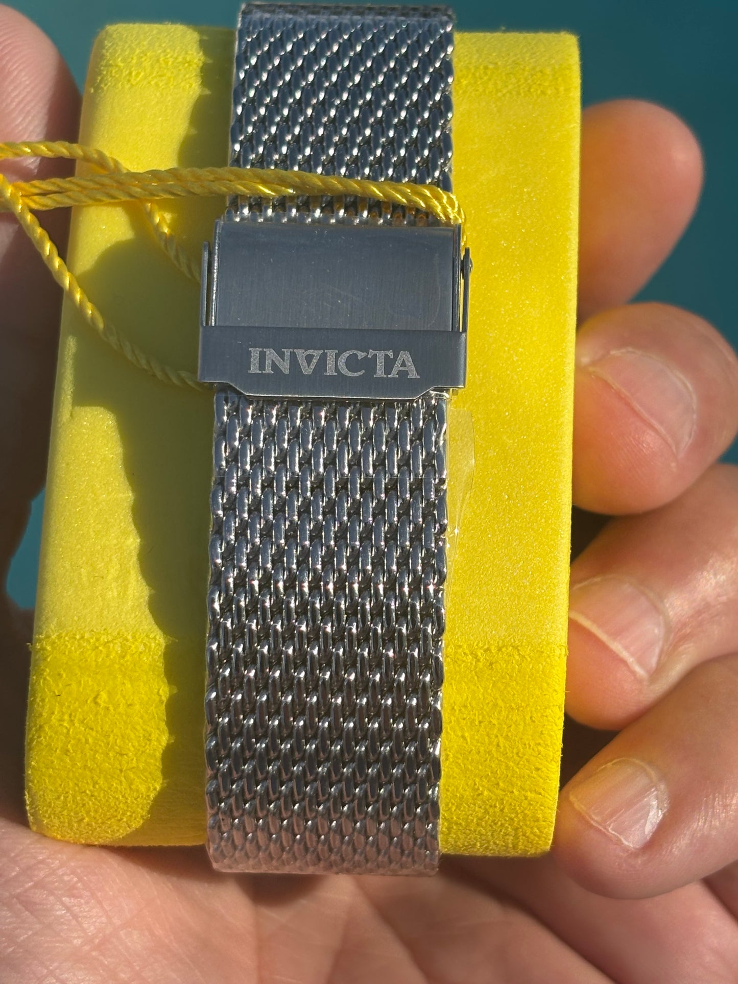 Invicta Pro Diver 47721 Automatic Pepsi Bezel Mesh Bracelet – Men’s 200m Dive Watch