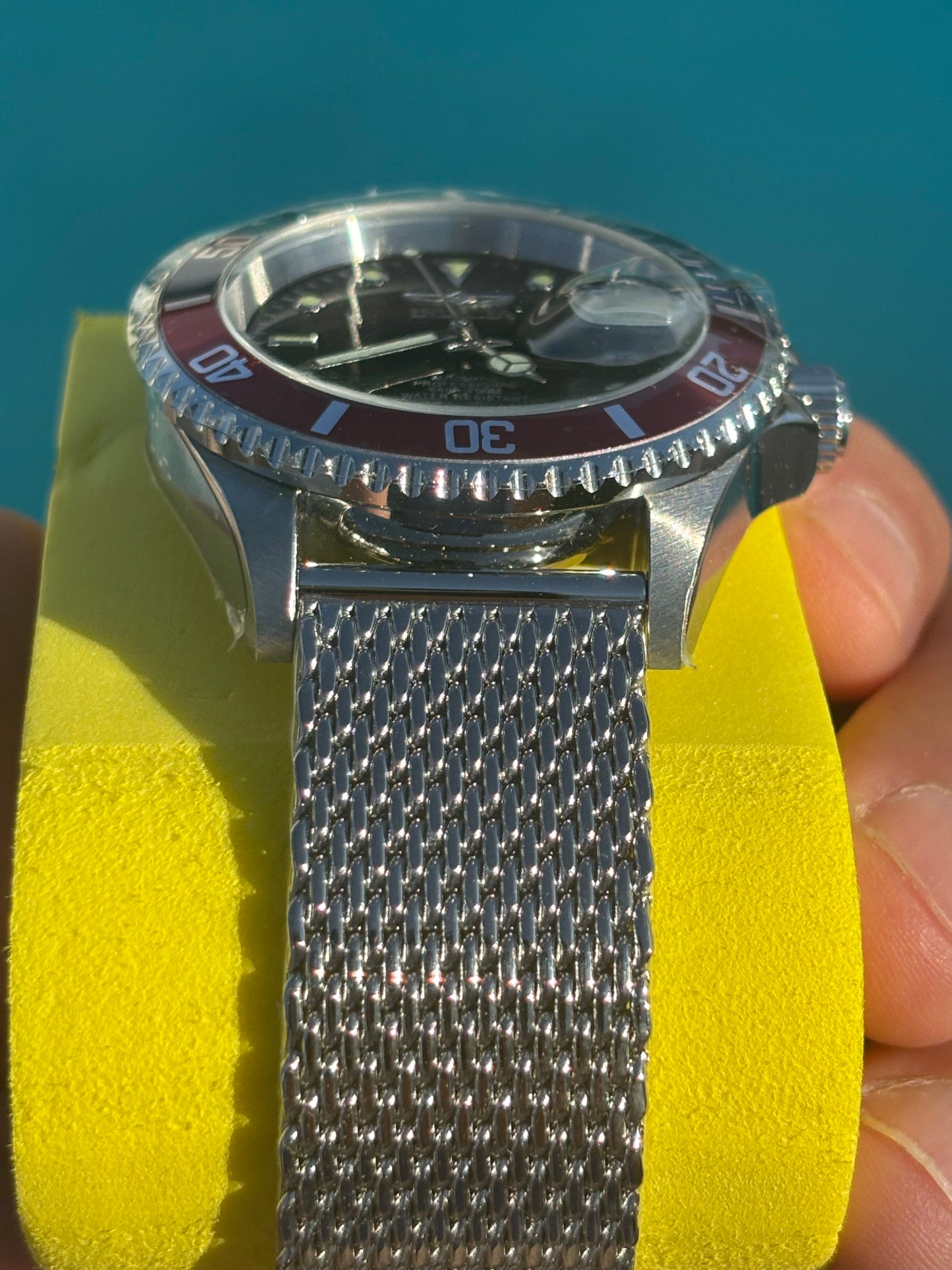 Invicta Pro Diver 47721 Automatic Pepsi Bezel Mesh Bracelet – Men’s 200m Dive Watch