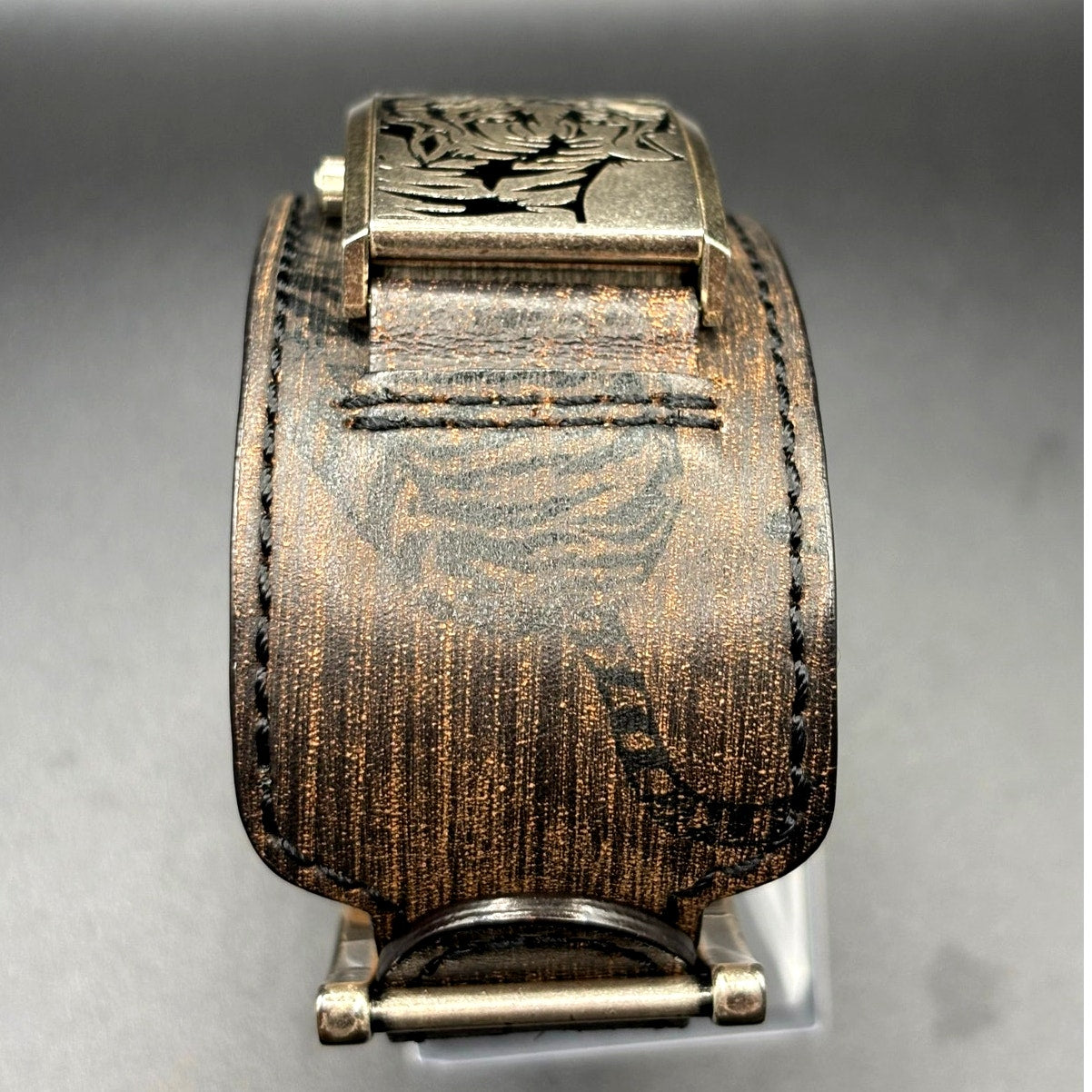 Vintage GUESS G55342L Armored Tiger Leather Cuff Flip Cover Y2K Watch