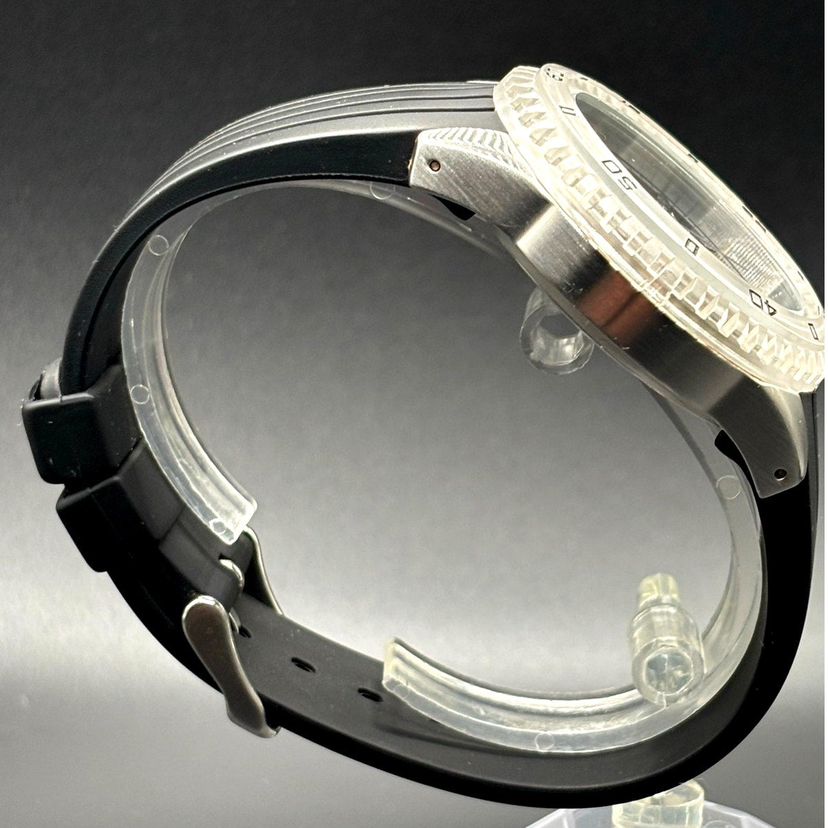 GUESS W85027G3 Men's Multifunction Clear Bezel Black Silicone Strap 44mm Watch