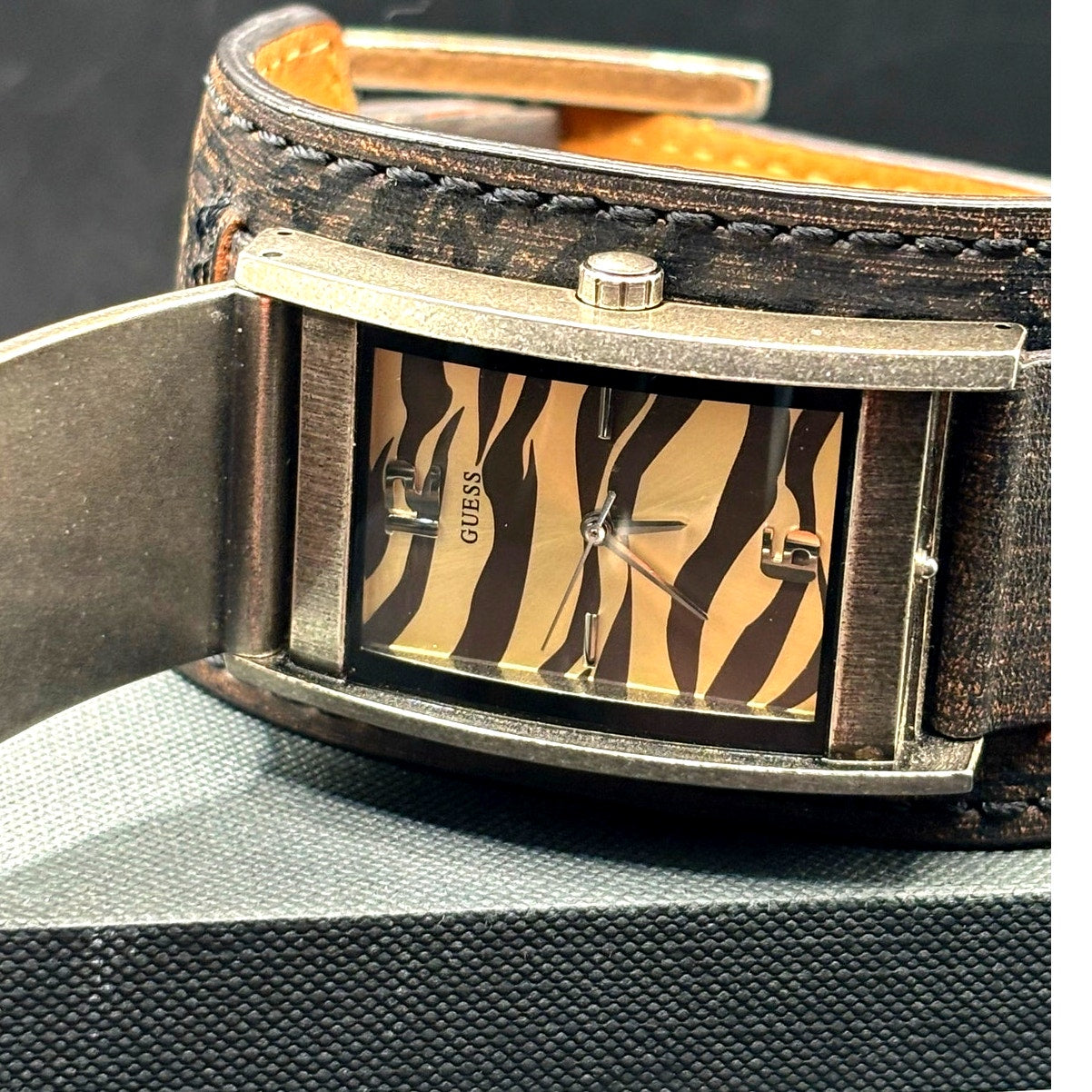 Vintage GUESS G55342L Armored Tiger Leather Cuff Flip Cover Y2K Watch