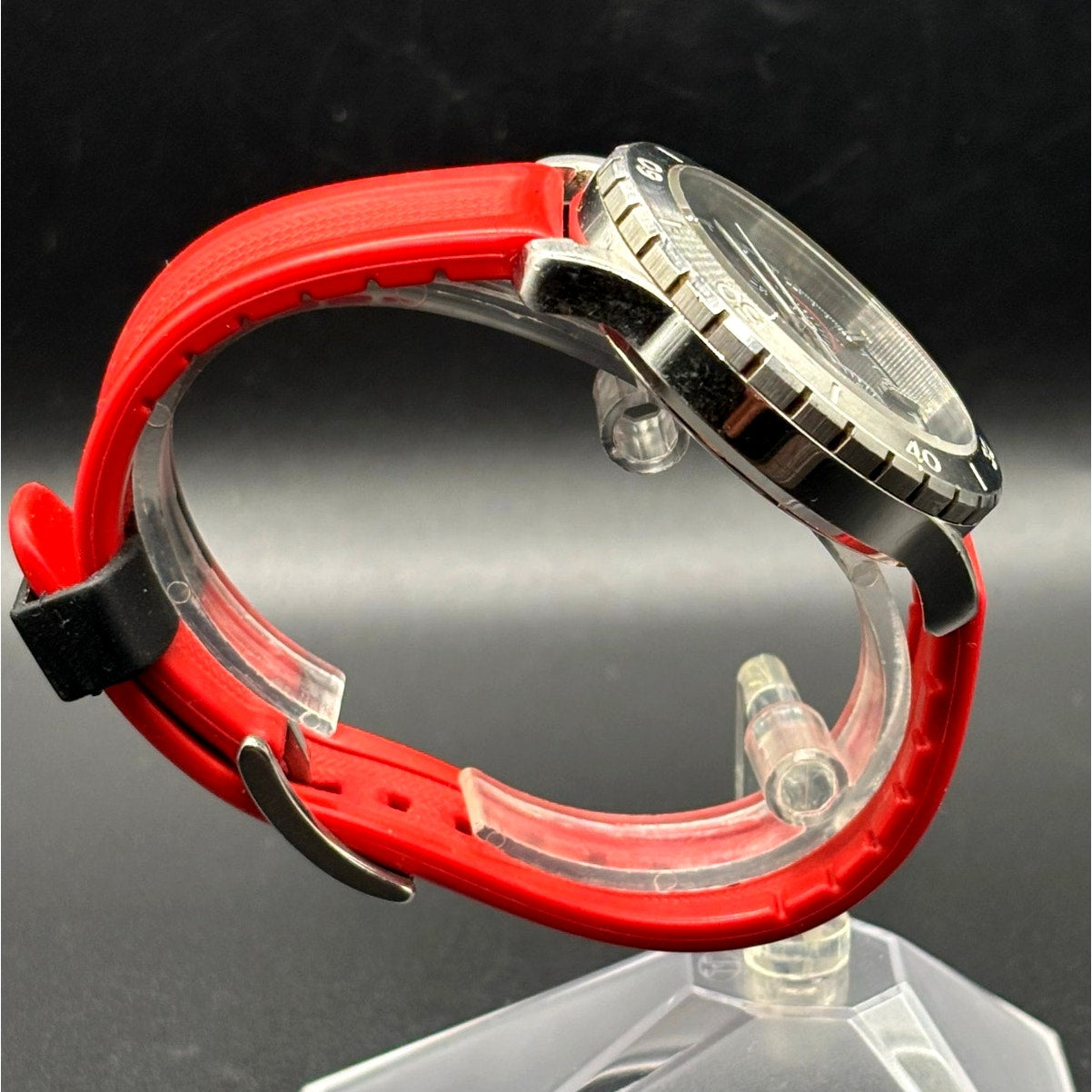 Fossil Kipton BQ1061 Black Dial Red Silicone Strap Multifunction Watch 42mm