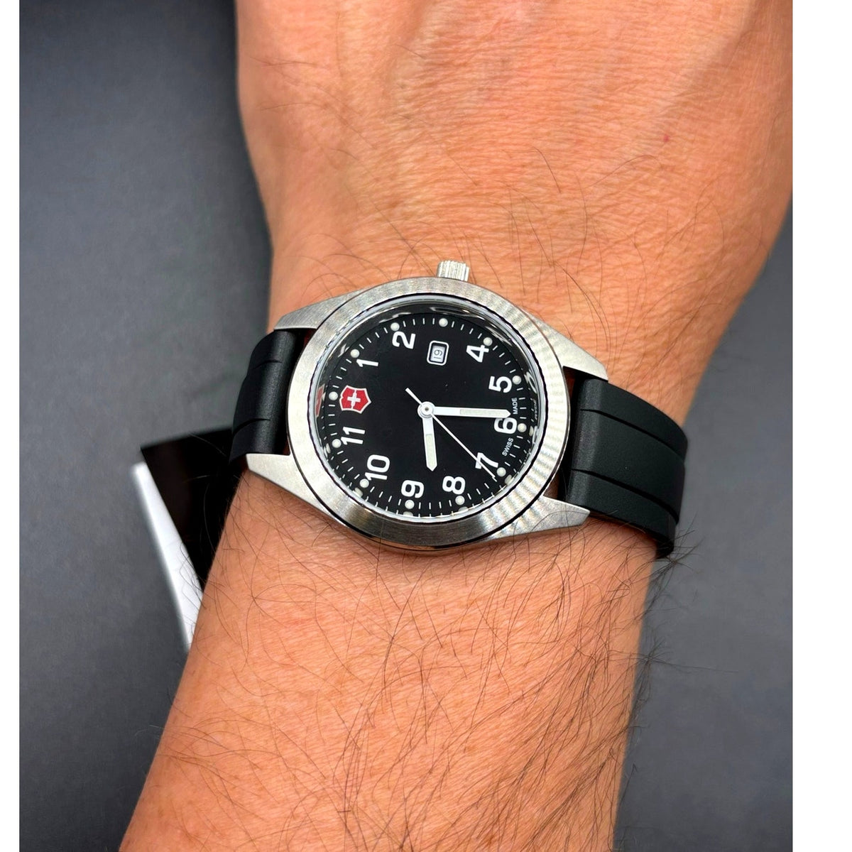 Victorinox Swiss Army Garrison 26033.CB Black 34mm Swiss Watch NWT Full Set