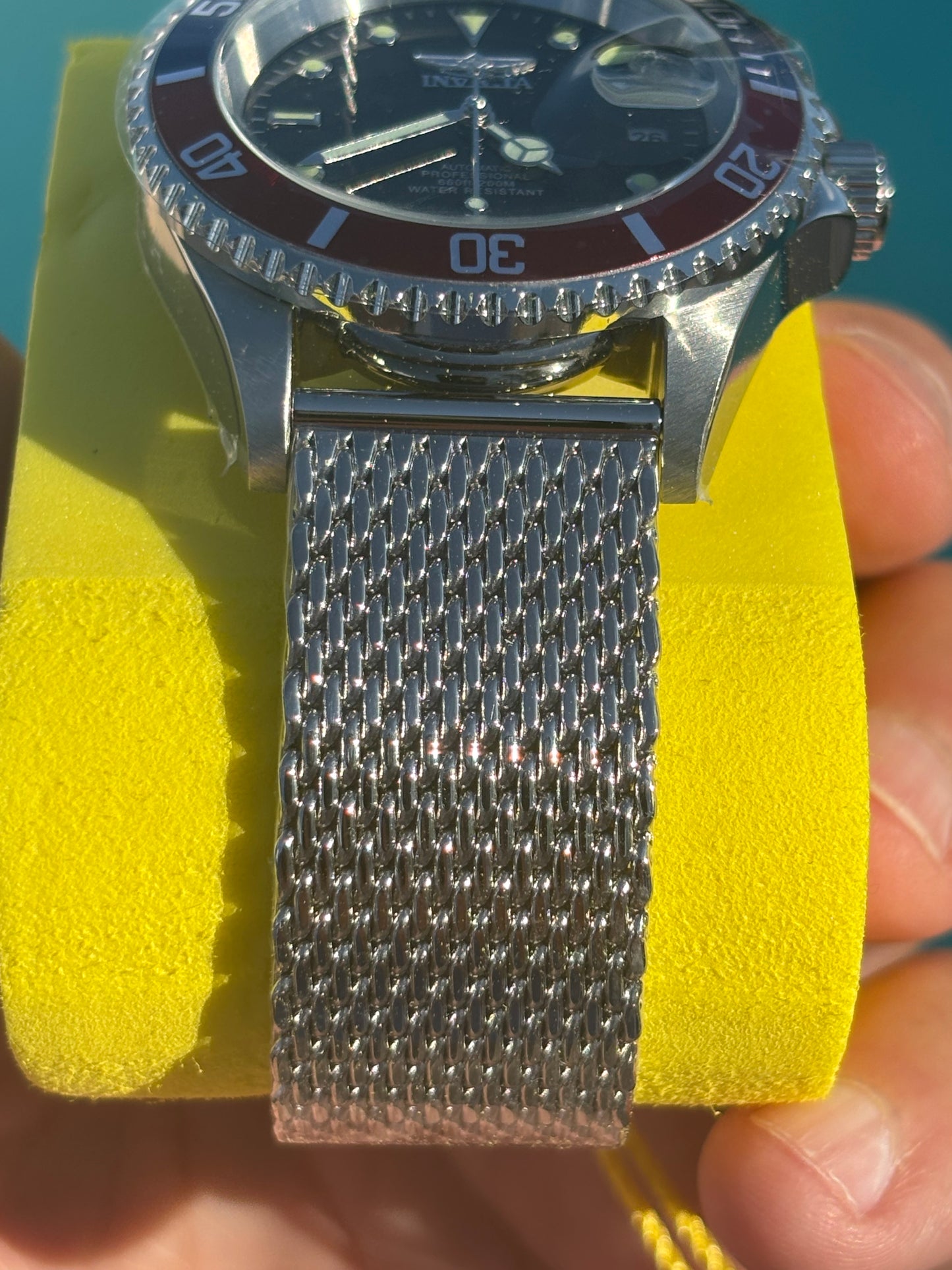 Invicta Pro Diver 47721 Automatic Pepsi Bezel Mesh Bracelet – Men’s 200m Dive Watch