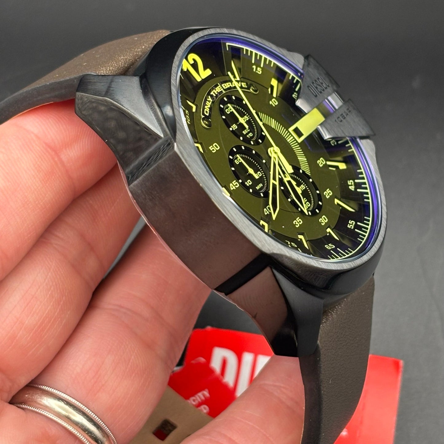 Diesel DZ4401 Mega Chief Men’s Chrono Blue Yellow Dial Brown Leather Watch NIBWT