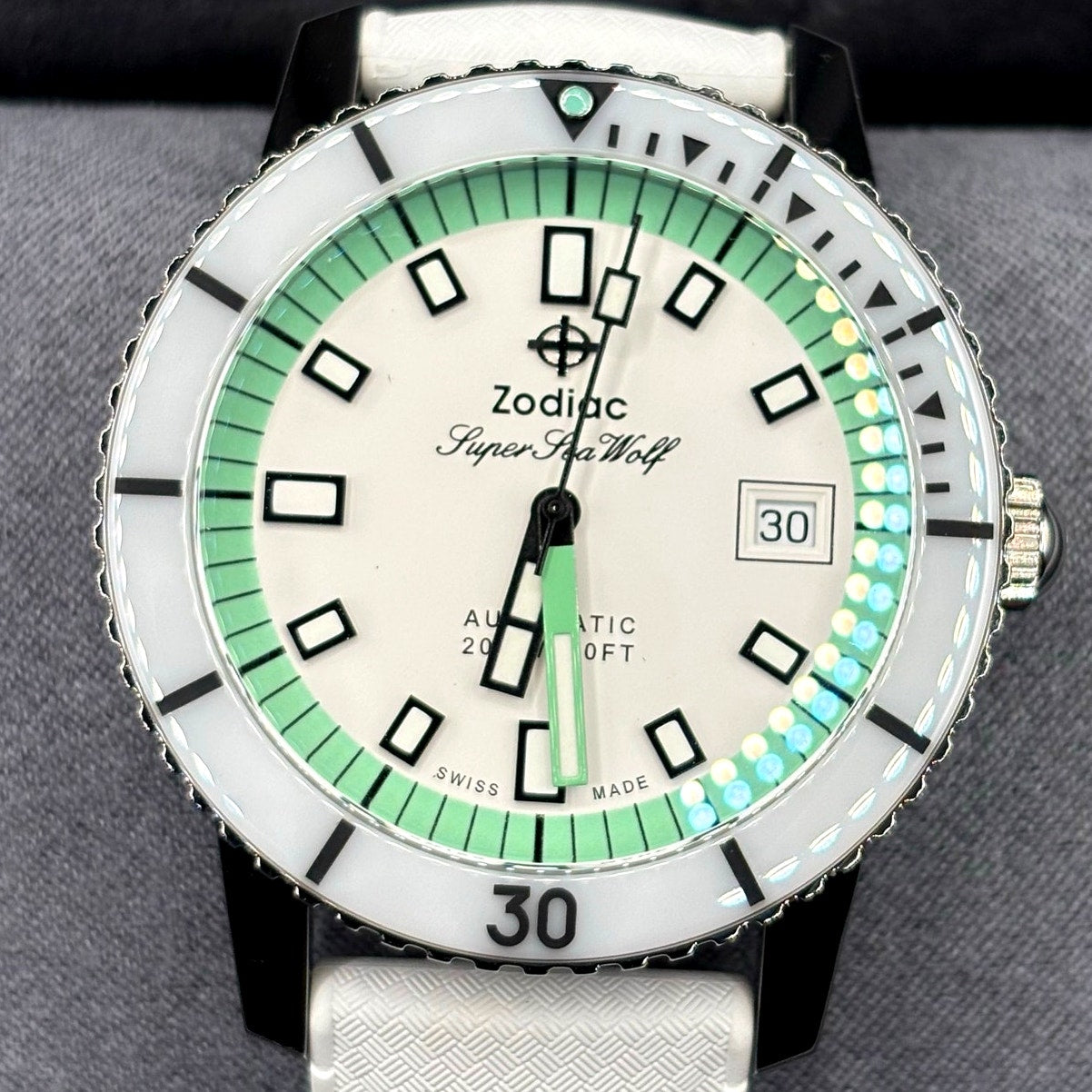 Zodiac Super Sea Wolf ZO9309 Automatic Compression Diver COSC Men”s Watch NIBWT