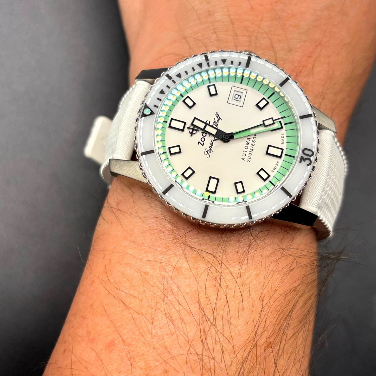 Zodiac Super Sea Wolf ZO9309 Automatic Compression Diver COSC Men”s Watch NIBWT