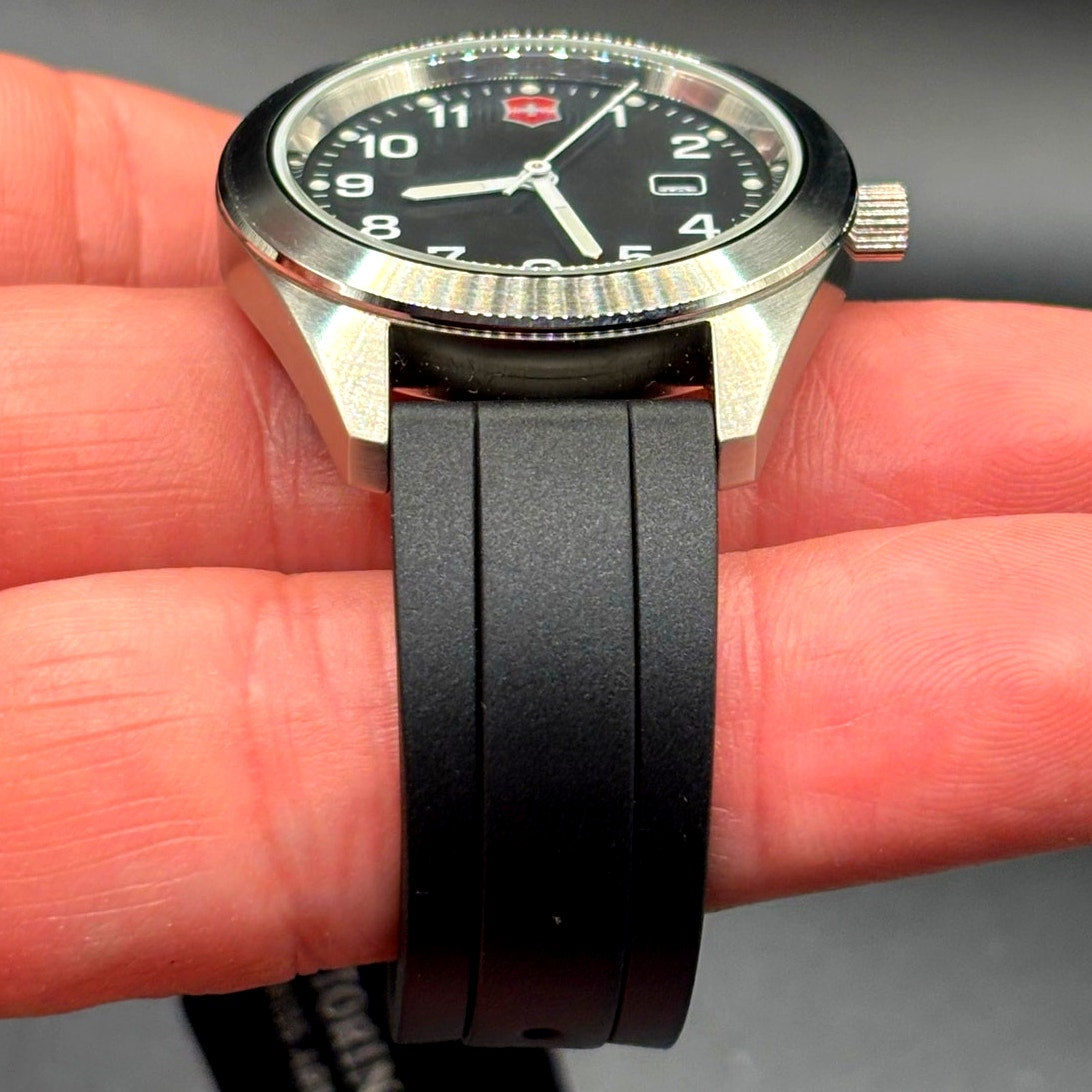 Victorinox Swiss Army Garrison 26033.CB Black 34mm Swiss Watch NWT Full Set