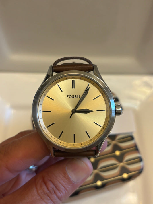 Fossil Fenmore BQ2865 – 44mm Cream Dial, Brown Leather, Quartz Three-Hand