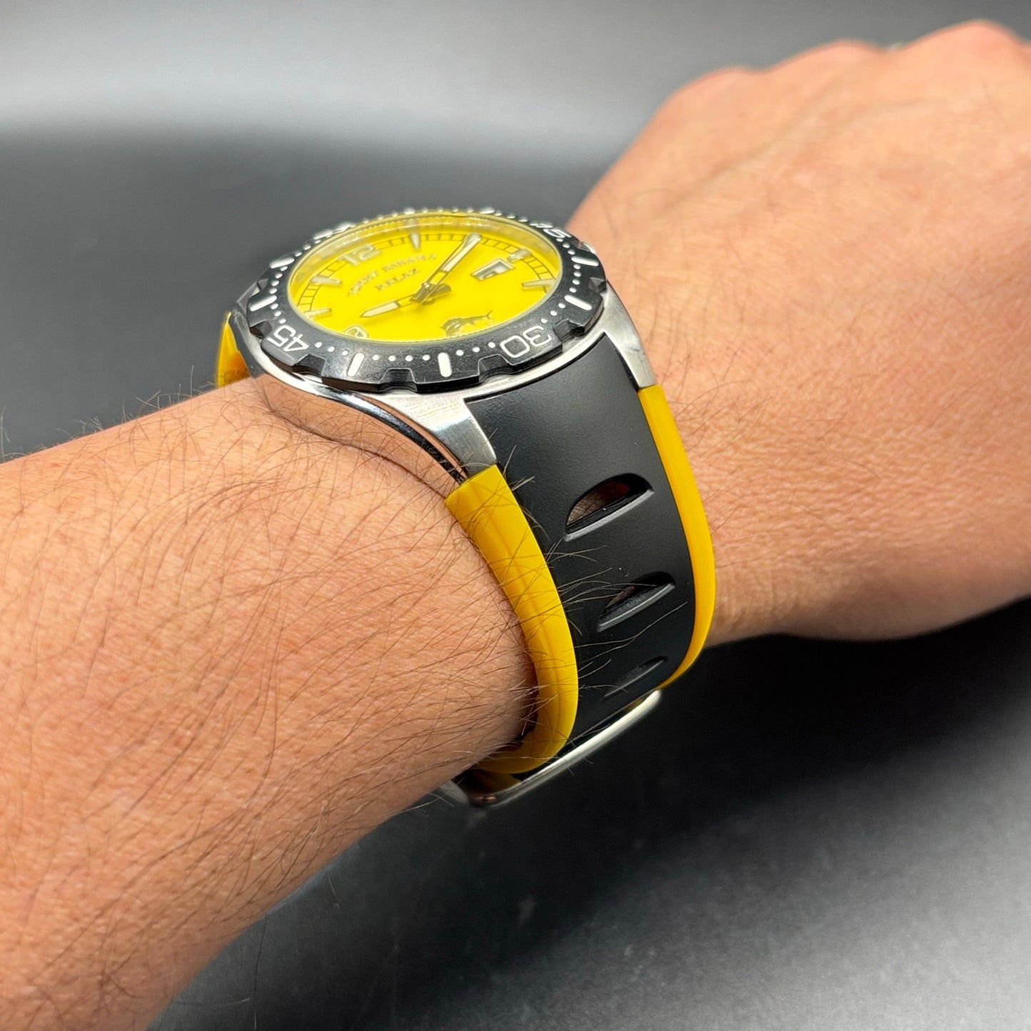 Tommy Bahama Relax RLX1000 Yellow Dial 43mm Diver Mens Watch 10ATM Beach Cruiser