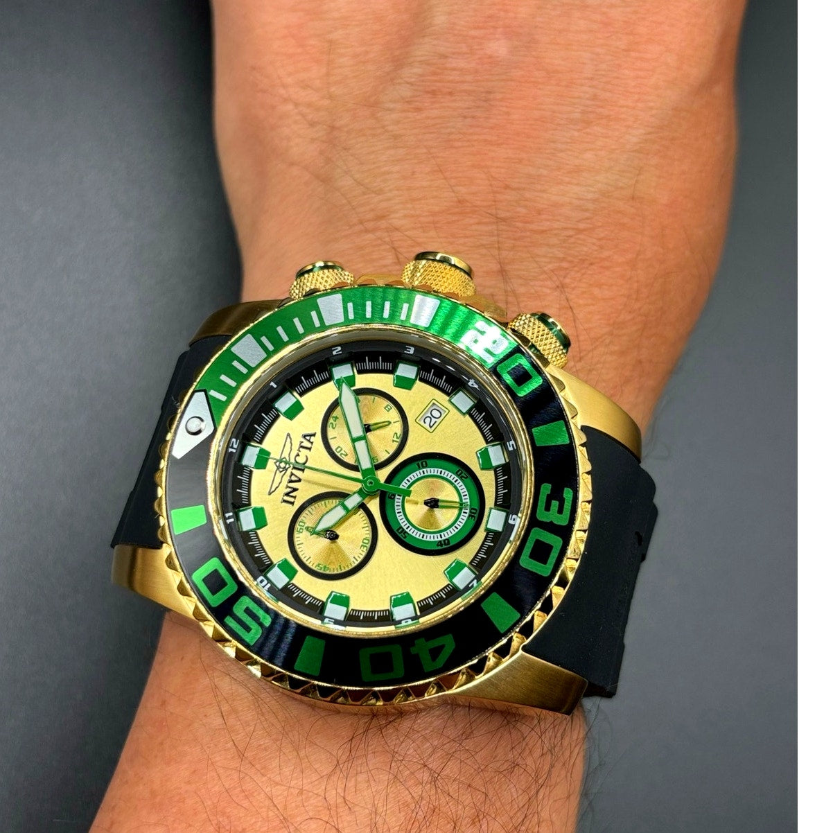 Invicta Sea Hunter 48987 Men’s 52mm Silicone Strap Gold Dive Watch NIBWT