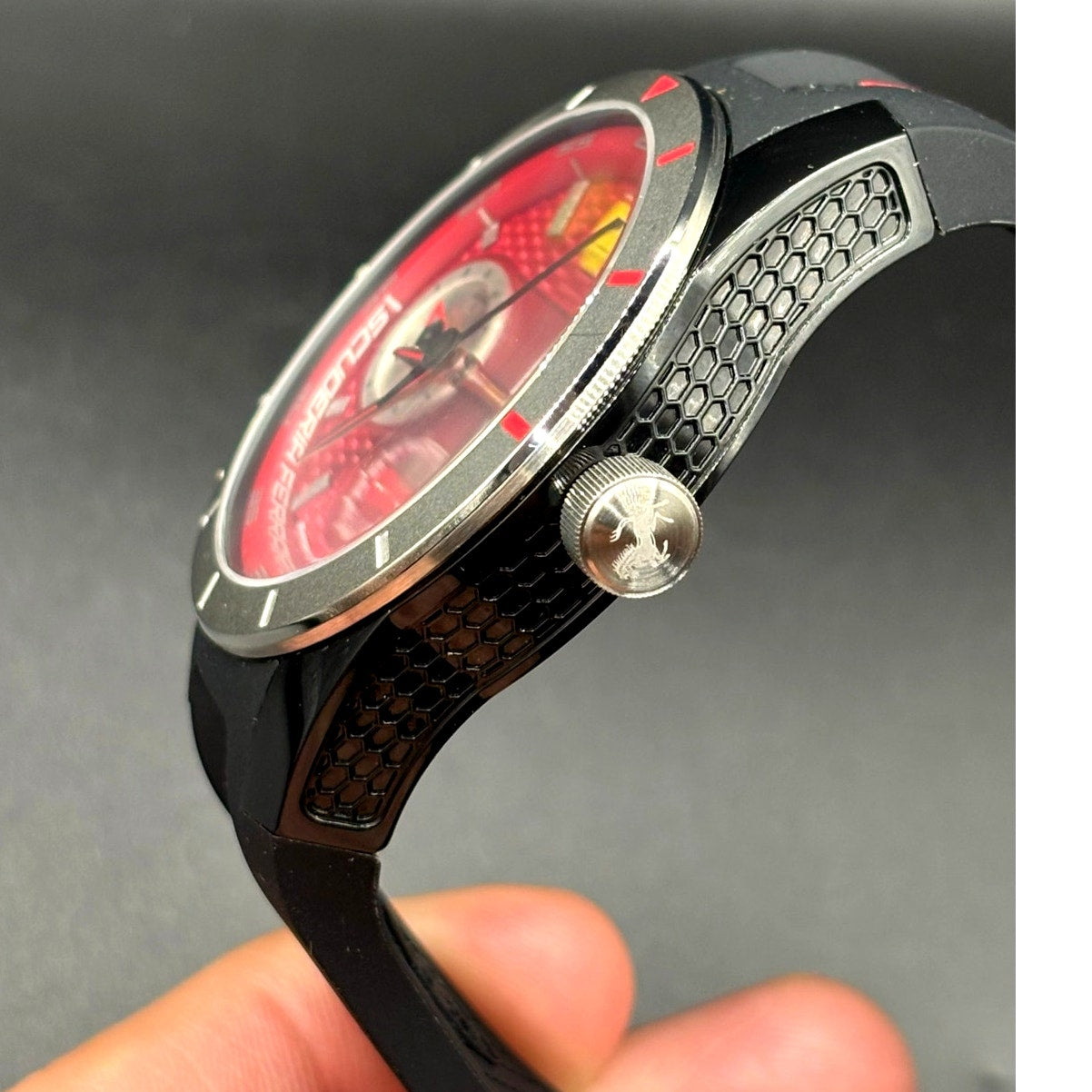 Ferrari Red Rev T 830437 Red Dial Quartz Men’s 44mm Watch NIBWT