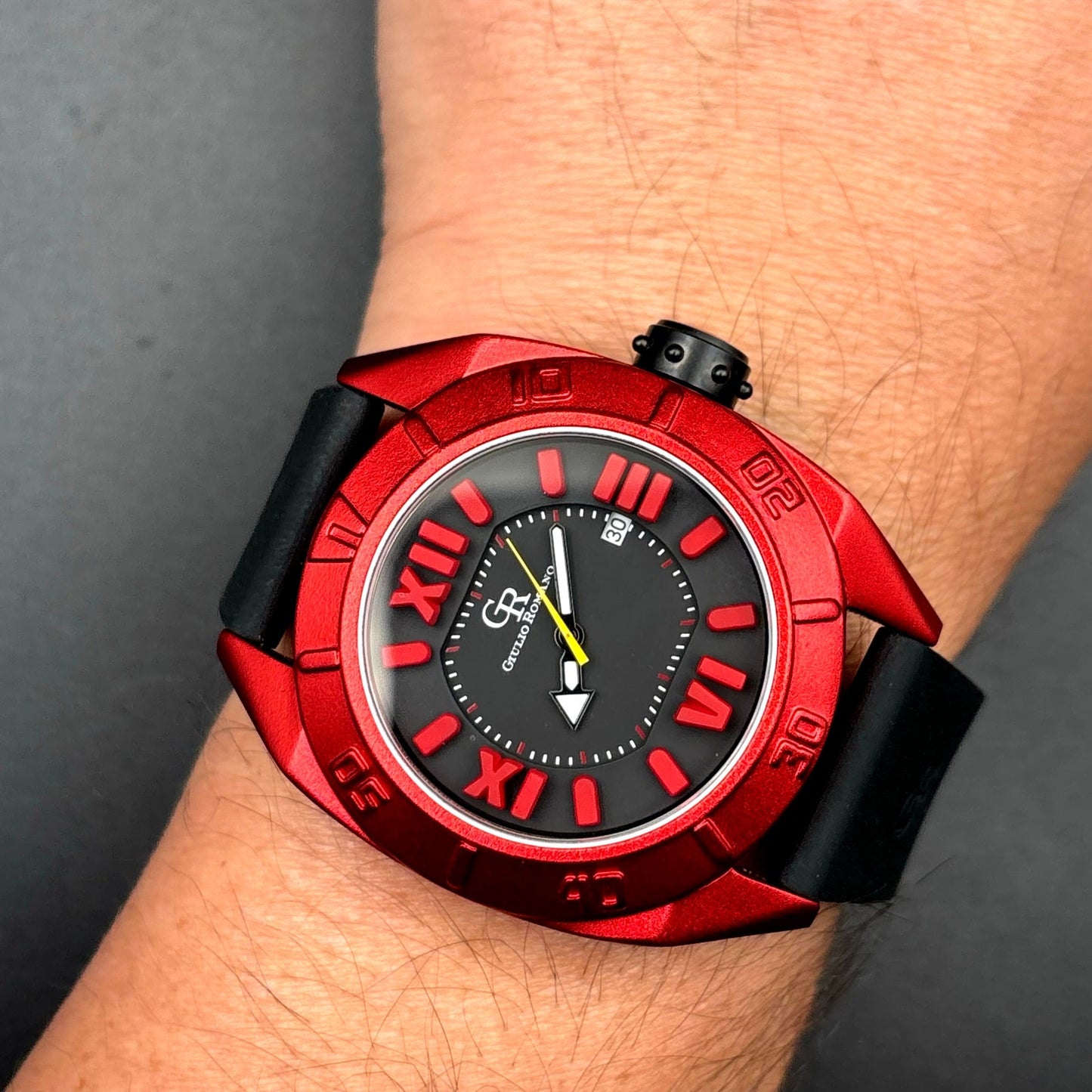 Giulio Romano Men’s Termoli GR-6000-17-004 Red Bezel Black Rubber Watch LNIB