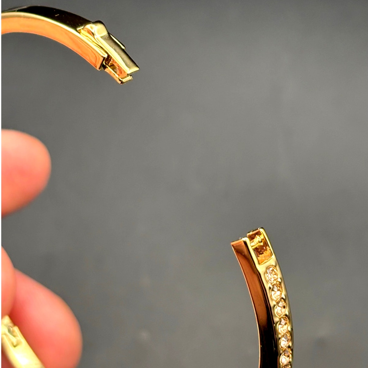 Coach Gold-Tone Stone Heart Charm Bangle Women’s Bracelet NWT Gift Ready