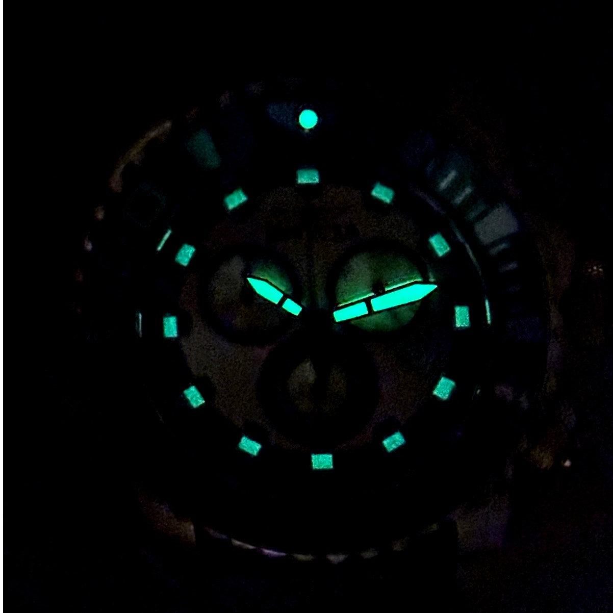 Invicta Sea Hunter 48987 Men’s 52mm Silicone Strap Gold Dive Watch NIBWT