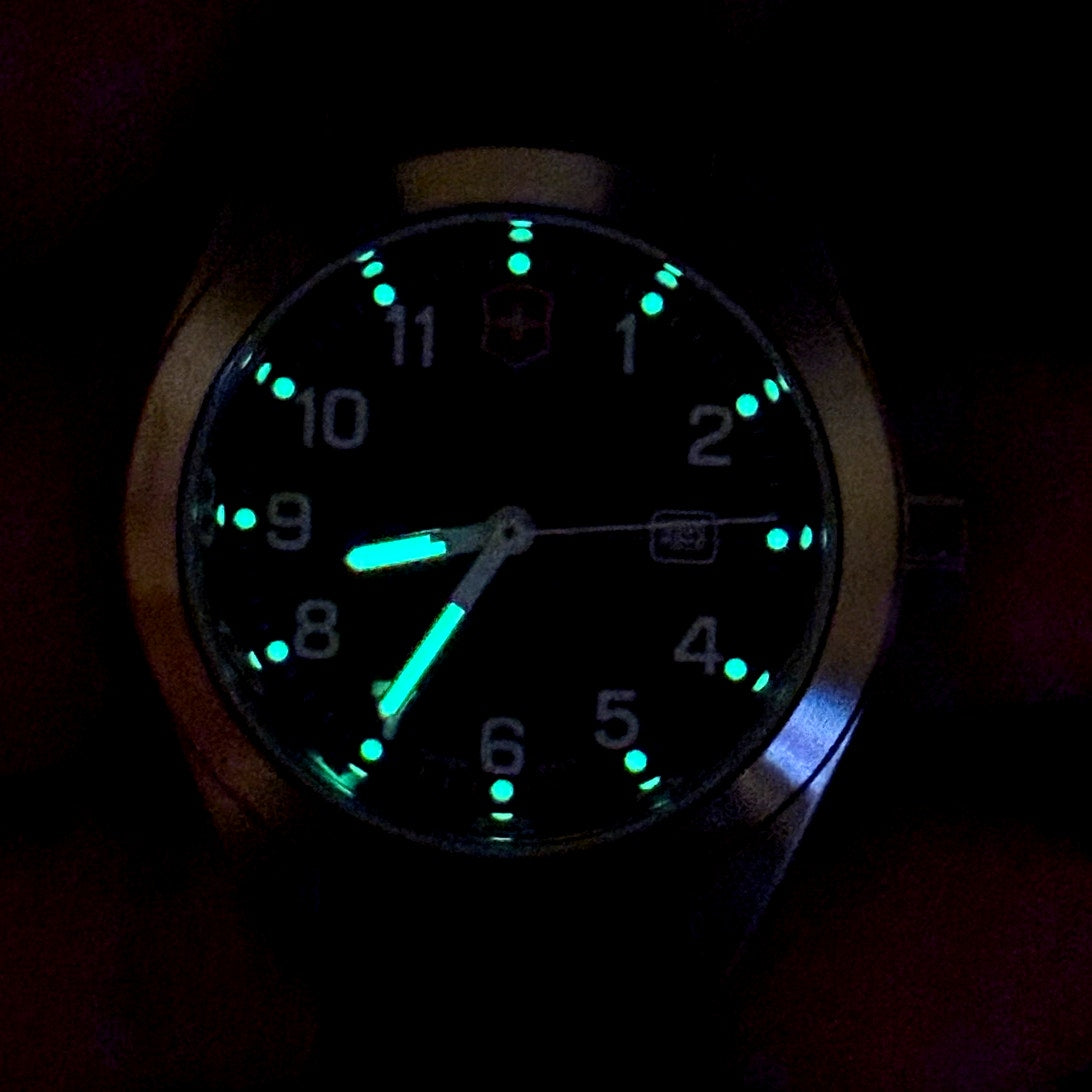 Victorinox Swiss Army Garrison 26033.CB Black 34mm Swiss Watch NWT Full Set