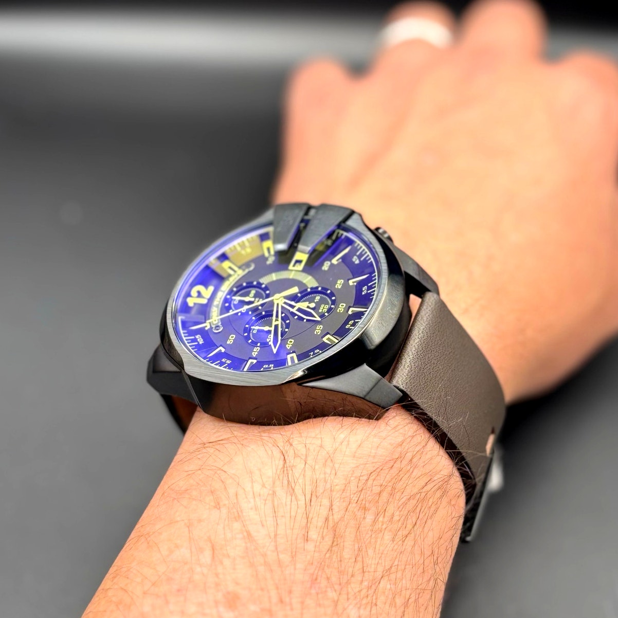 Diesel DZ4401 Mega Chief Men’s Chrono Blue Yellow Dial Brown Leather Watch NIBWT