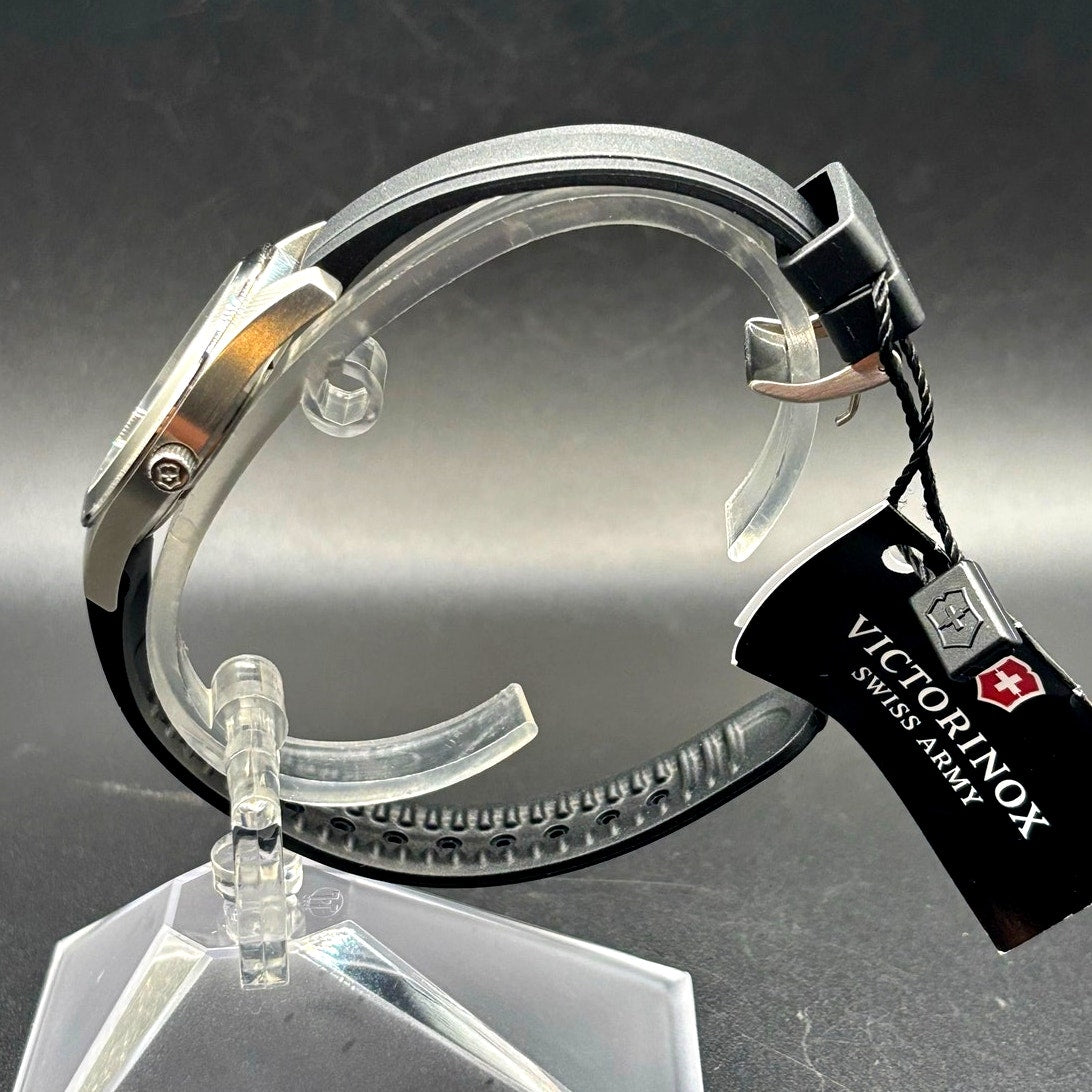 Victorinox Swiss Army Garrison 26033.CB Black 34mm Swiss Watch NWT Full Set