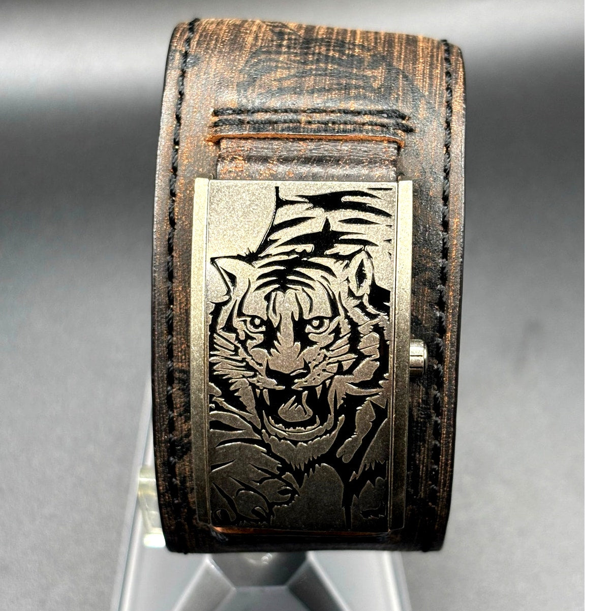 Vintage GUESS G55342L Armored Tiger Leather Cuff Flip Cover Y2K Watch