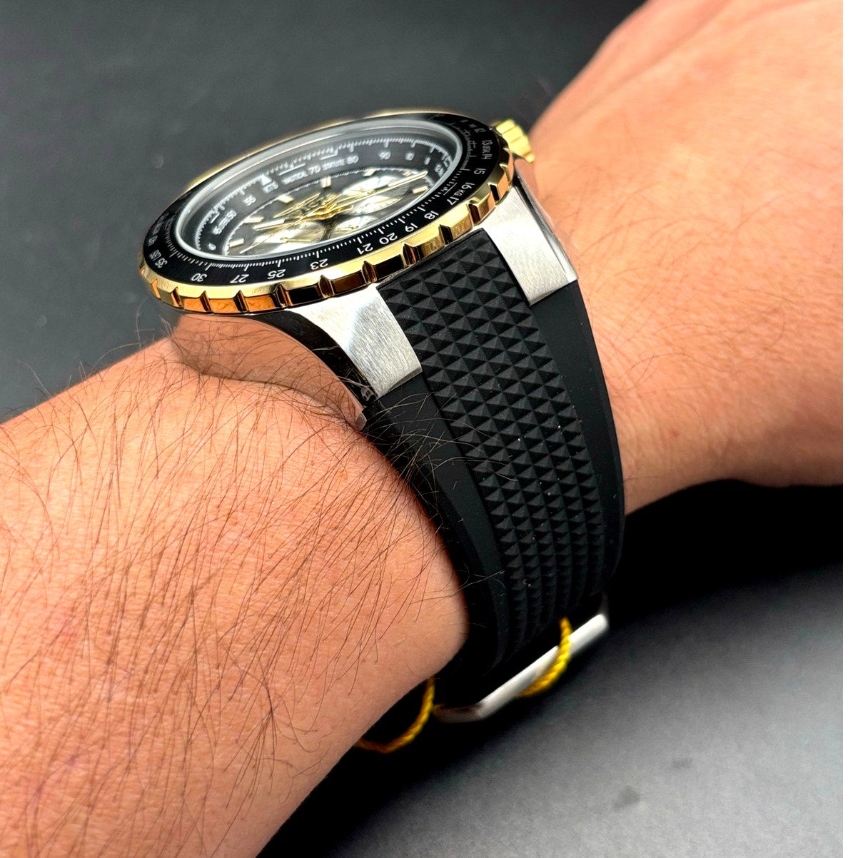 Invicta 33029 Aviator Skyshock Men’s Black Dial Gold Bezel Silicone Watch NIBWT