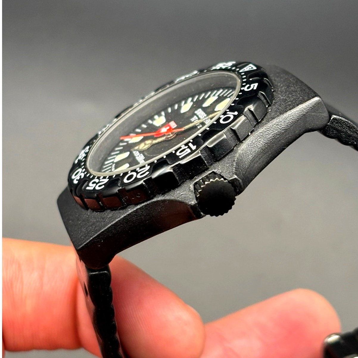 Swiss Army TNT Quartz S.A.W. Co. 1754 Swiss Made Vintage Men's Watch