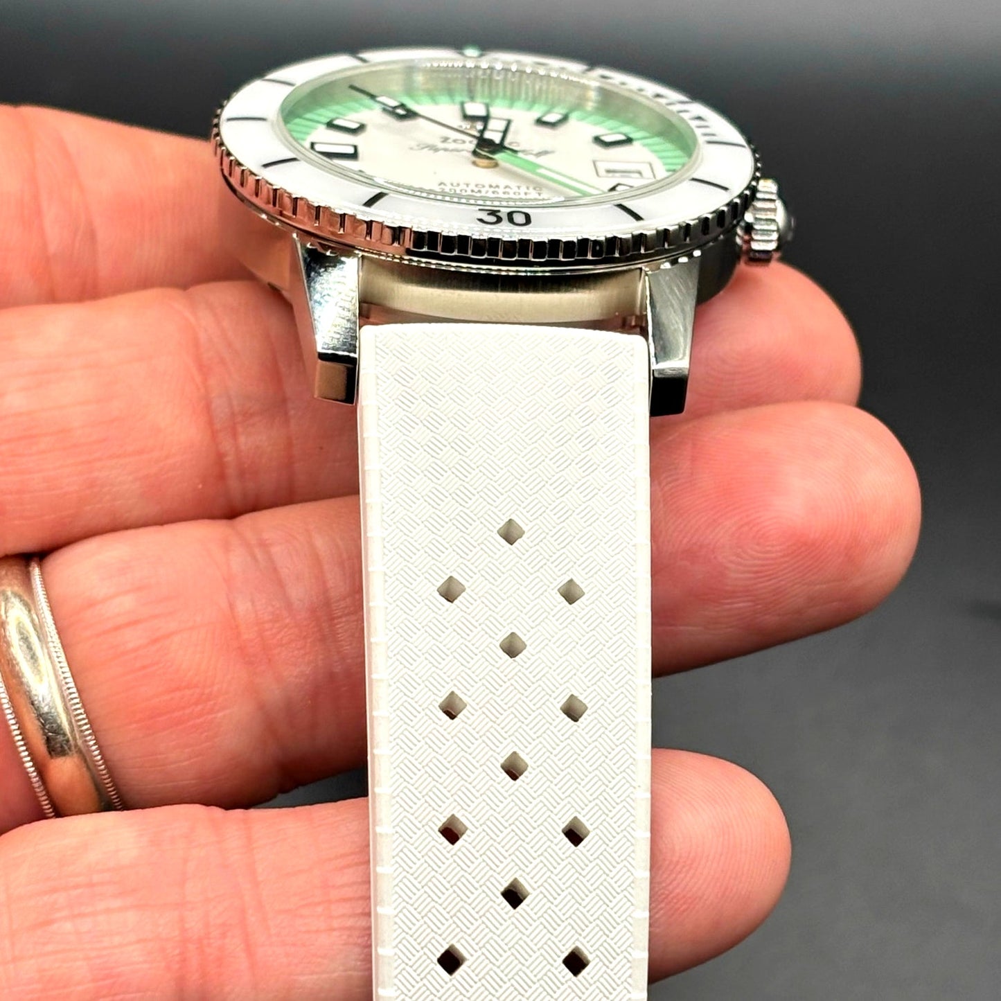Zodiac Super Sea Wolf ZO9309 Automatic Compression Diver COSC Men”s Watch NIBWT