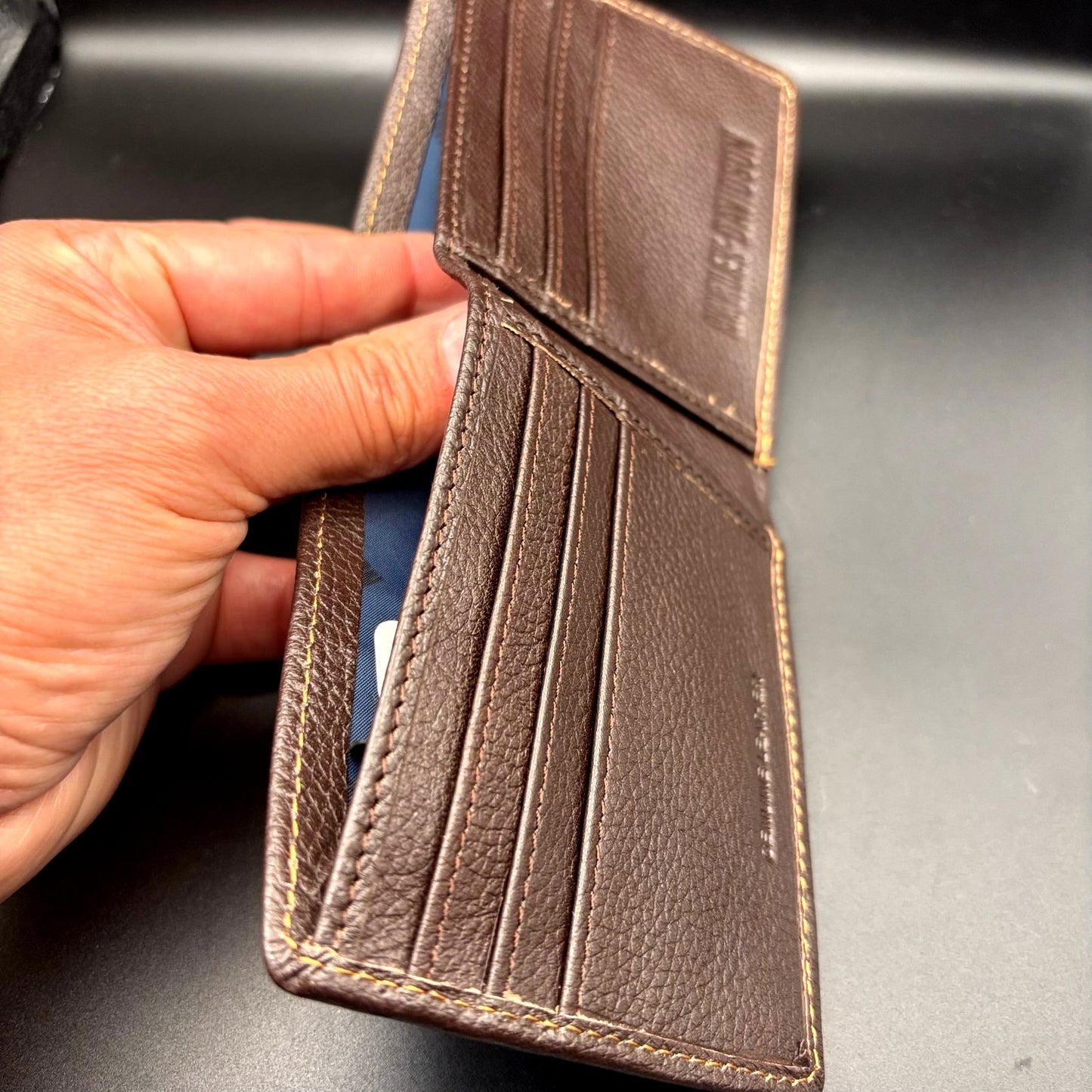 Harley Davidson Mens Genuine Leather RFID Bifold Wallet MWM077 Brown NWT