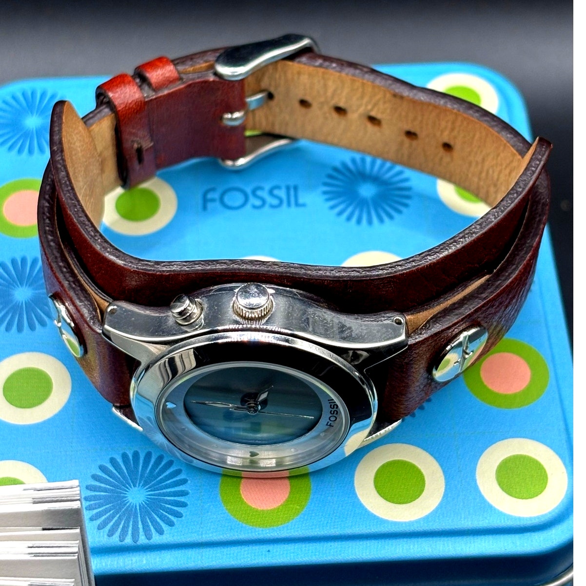Fossil Big Tic JR8260 Love Rainbow Heart Animated Y2K Leather Vintage Watch