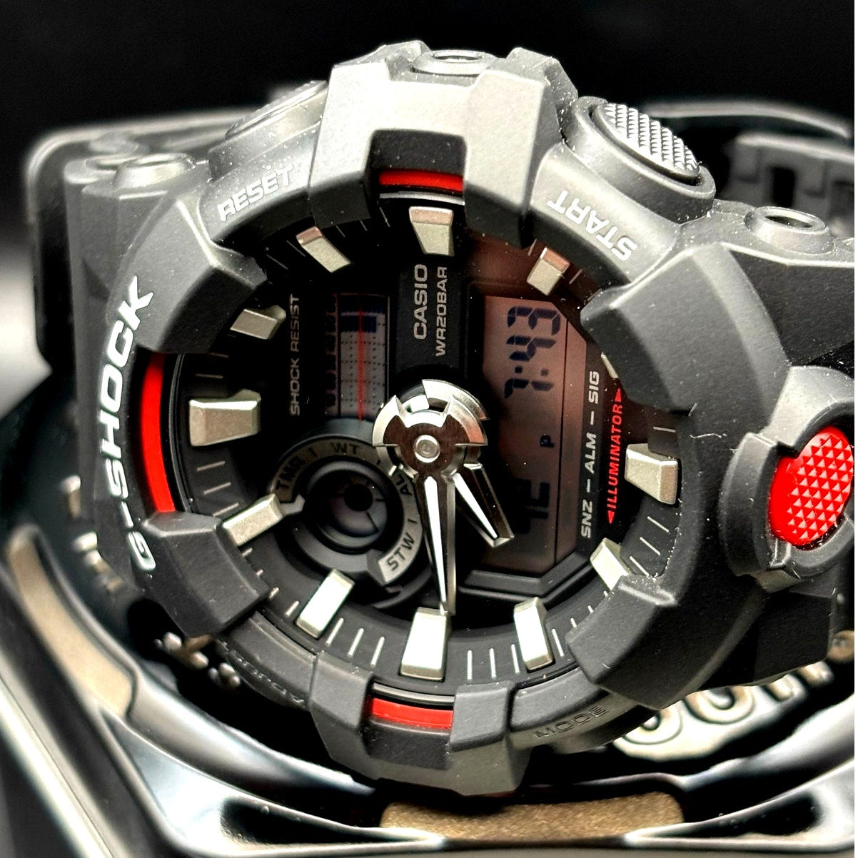 Casio G Shock GA700-1A Men’s Black Red Analog Digital 200M NIBWT