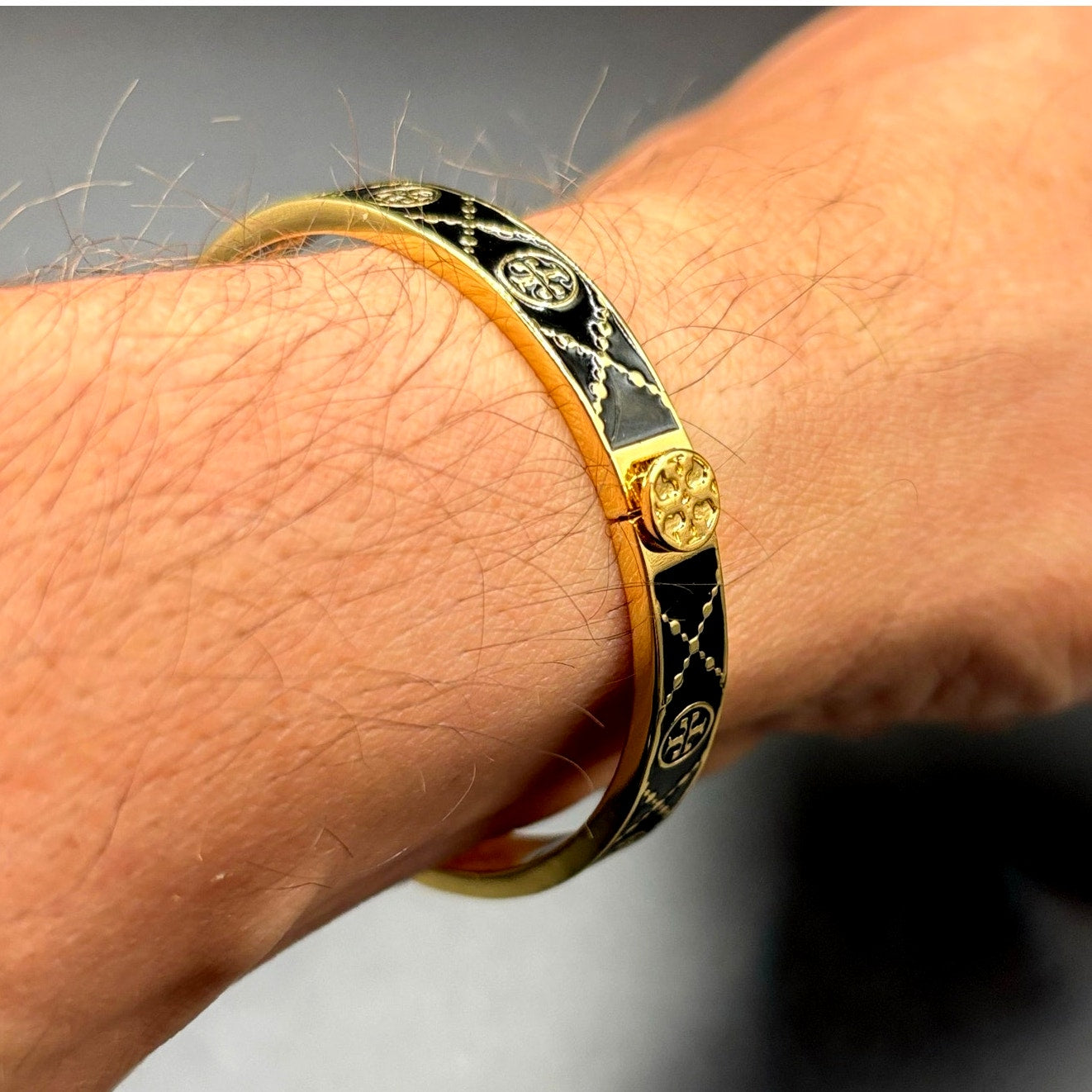 Tory Burch Icon Double T Black Gold Tone Hinged Women’s Bracelet NWT