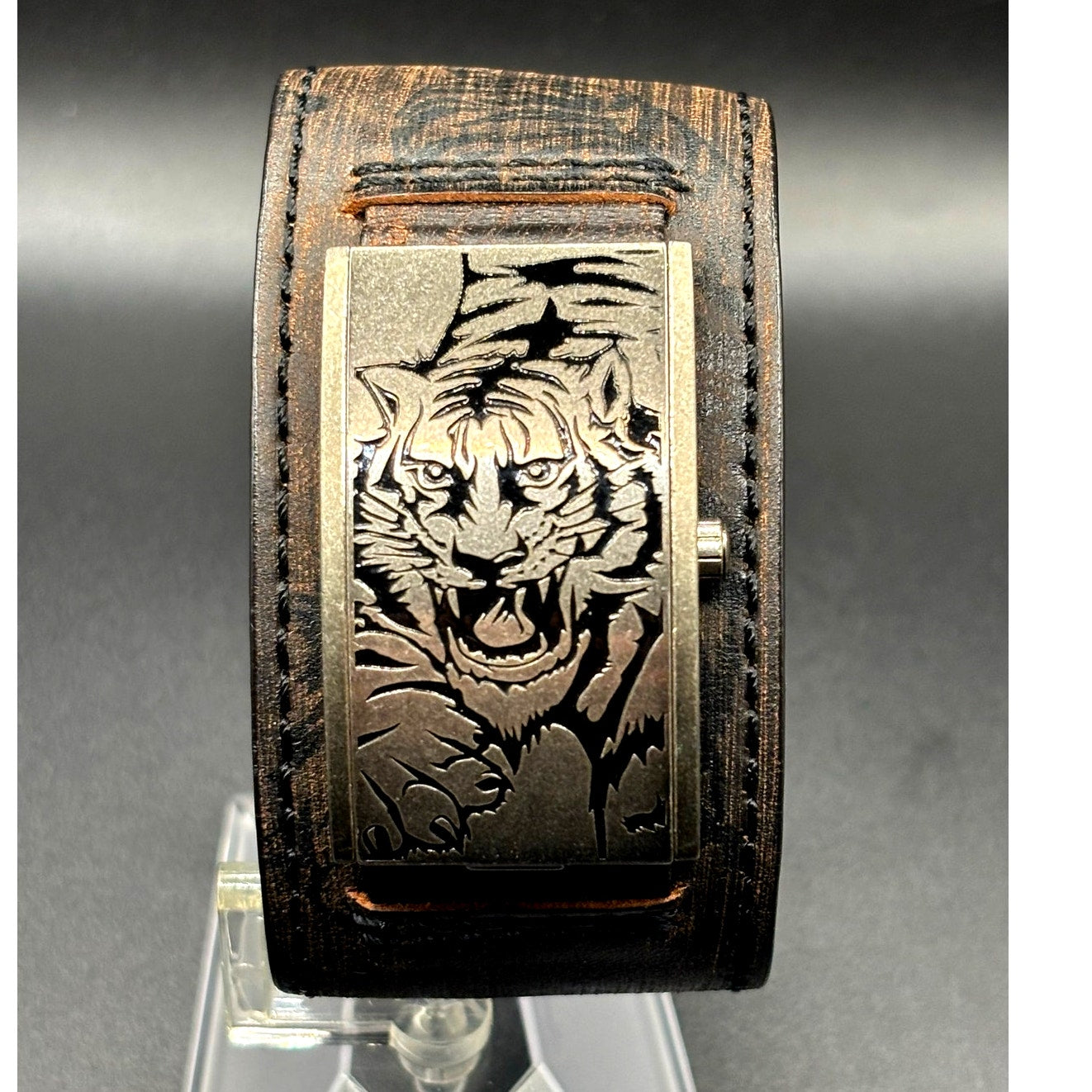 Vintage GUESS G55342L Armored Tiger Leather Cuff Flip Cover Y2K Watch