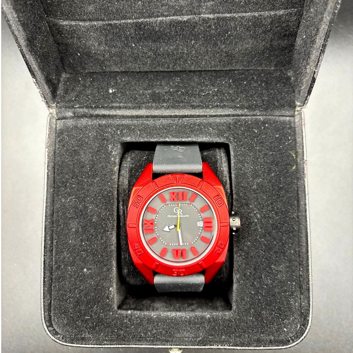 Giulio Romano Men’s Termoli GR-6000-17-004 Red Bezel Black Rubber Watch LNIB